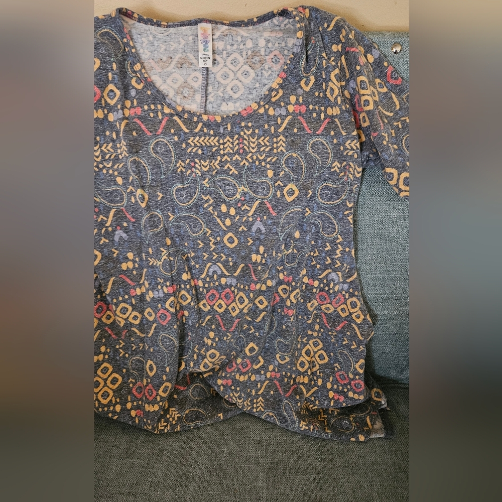 LuLaRoe tops (flowy t-shirt)